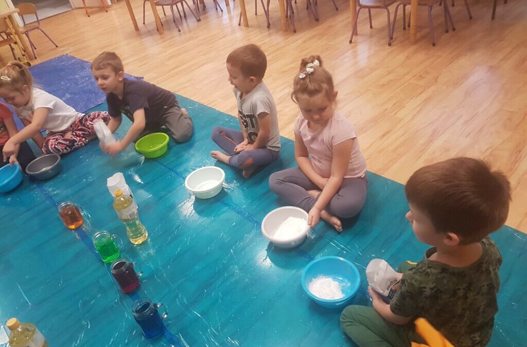 Zajęcia z elementami Sensoplastyki(R) prowadziła Wioletta Pietroń – grupa Smerfy