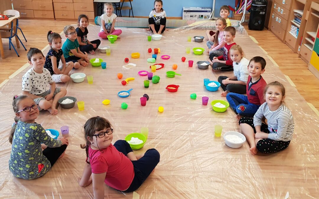 Zajęcia z elementami Sensoplastyki(R) w grupie Sowy prowadziła Ewa Bieżuńska-Nachman